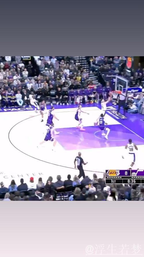 詹姆斯助攻 里弗斯精彩快攻上篮得手